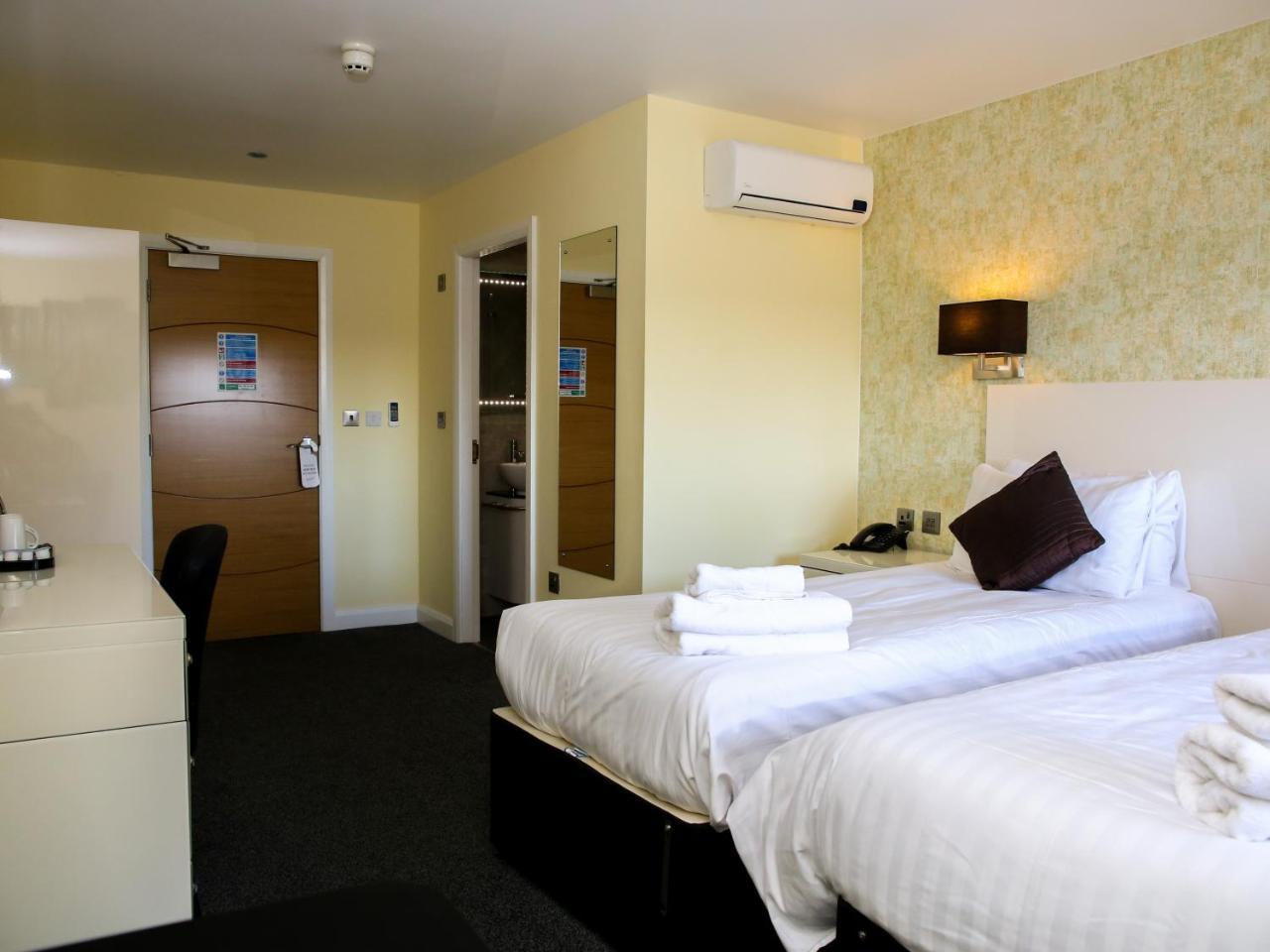 Oak Royal Hotel, Golf And Country Club Чорли Номер фото